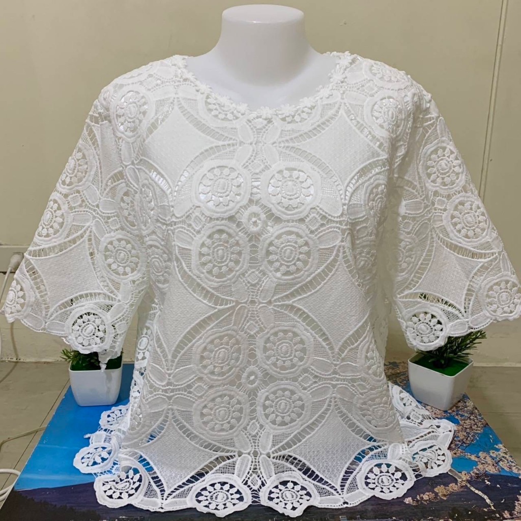เสื้อลูกไม้ผู้หญิง รอบอก 42 ถึง 46 นิ้วใส่ได้ งานฟรีไซส์เนื้อผ้านุ่มใส่สบายไม่คัน ใส่ออกงานต่างๆได้สวย
