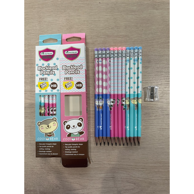 ดินสอด้ามสามเหลี่ยม MASTER ART HB COOL BEAR คละลายคละสี (1x12 แท่ง) แถม กบเหลา 1 ตัว