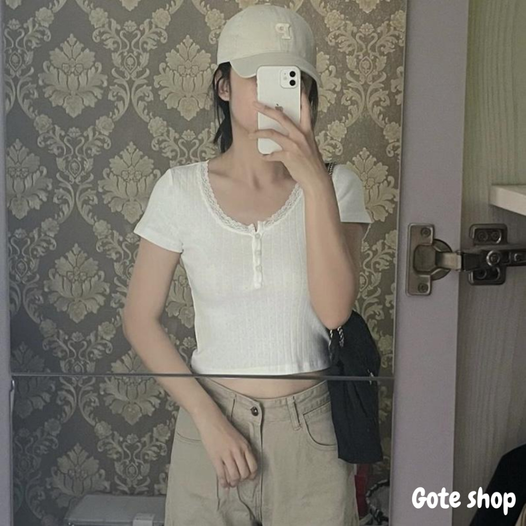 GT111 (M-XXL)เสื้อยืดไหมพรมผ้าร่องเล็ก แต่งกระดุมหน้า ขอบลูกไม้