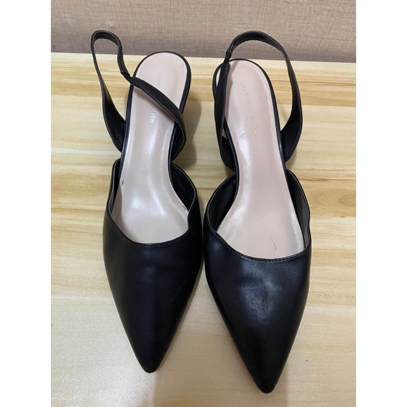 รองเท้ามือสองของแท้CHARLES&KEITHแท้100%