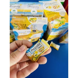 แบบเคี้ยวหนึบ Propoliz Chewy Vit.C โพรโพลิซ ยาอมน้ำผึ้ง มะนาว ขิง วิตามินซี มะขามป้อม แบบเคี้ยวหนึบๆ (มี 8 เม็ดต่อกล่อง)