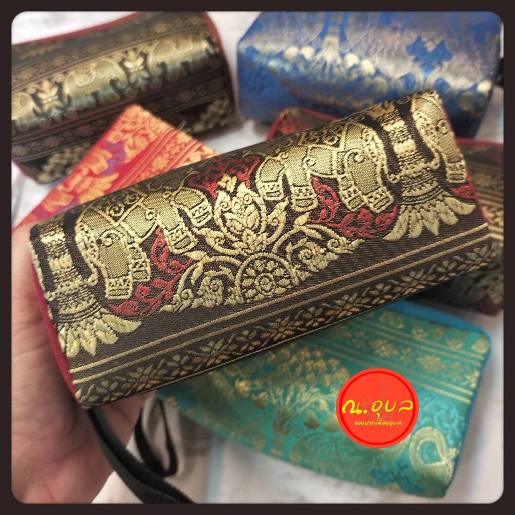 กระเป๋าถือใส่เครื่องสำอาง ทรงขนมปังมีสายคล้องมือ ขนาด 1 ใบ 📌 ย้ำนะคะ หน้า/หลังบางใบต่างกัน 📌 - รูปที่ 4