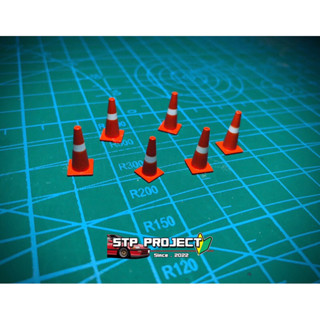 โมเดลกรวยจราจร กรวยส้ม สเกล 1/64 เอาไว้แต่งฉาก เล่นกับรถ 1/6…