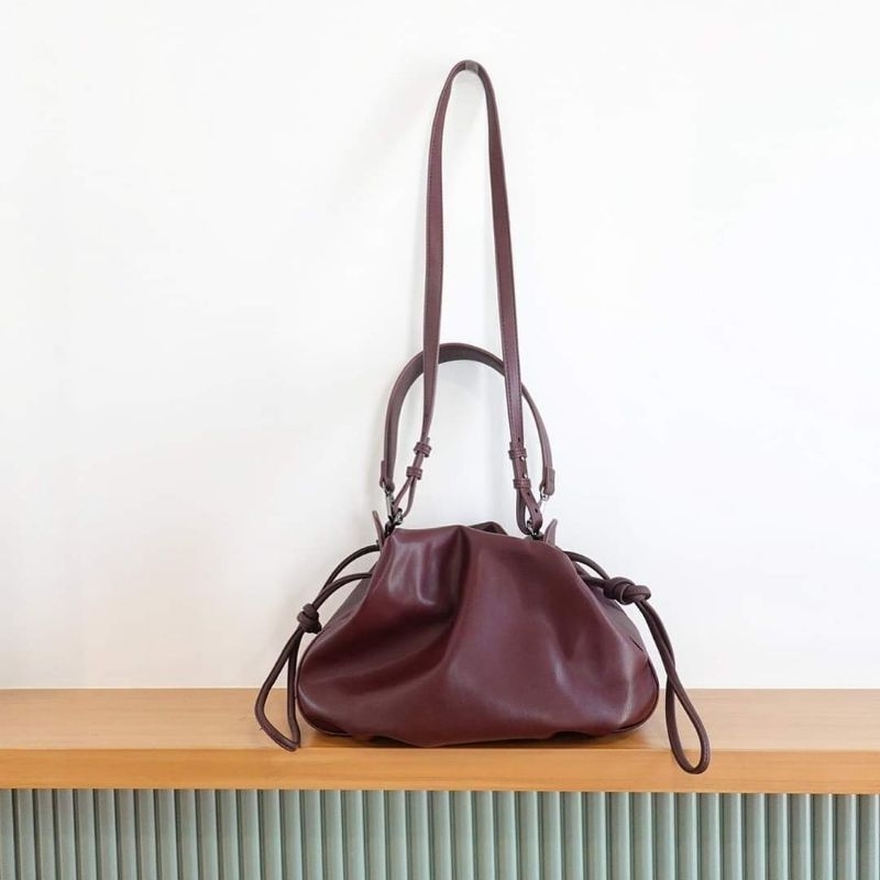 กระเป๋า Just in case bag รุ่น Livia สีแดงเลือดหมู (มือสองสภาพดีมาก)