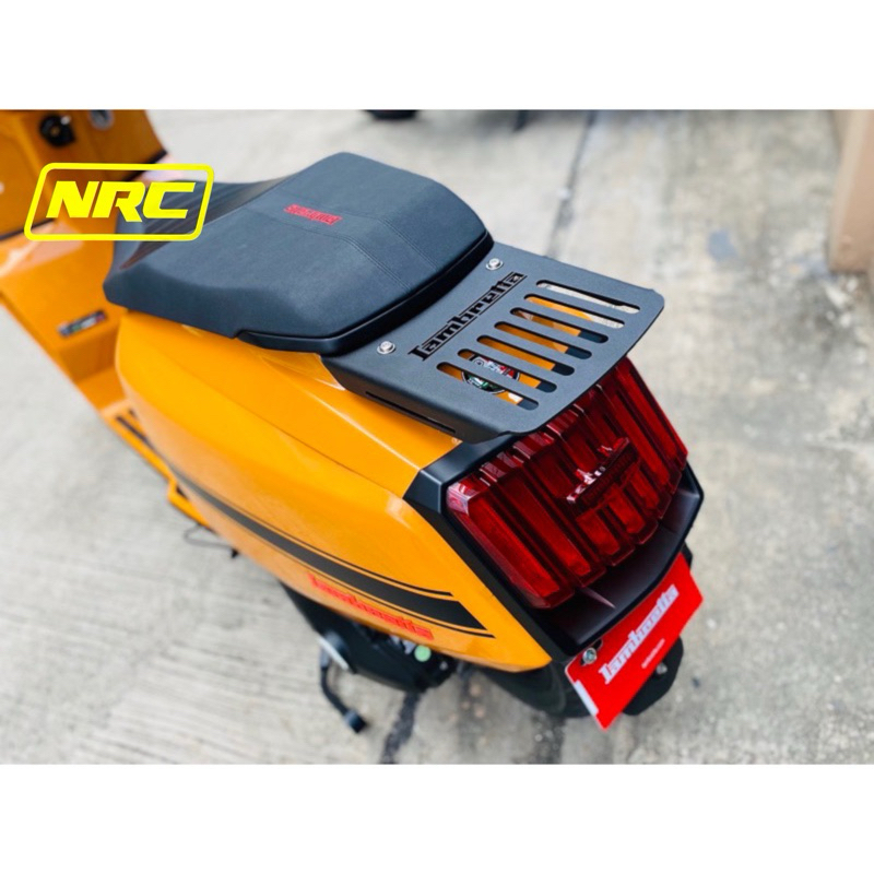 แร็คหลังแลมเบรตต้าX300 x200 v125/200งานตรงรุ่นติดตั้งง่าย เหล็กหนา