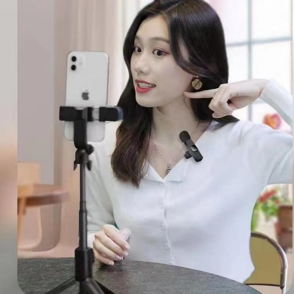 ไมโครโฟนไร้สายไมโครโฟนแบบพกพา ไมโครโฟนไร้สาย สำหรับการสตรีมสดการร้องเพลง เกม ไมโครโฟนแบบหนีบ รองรับ iPhone/Type c
