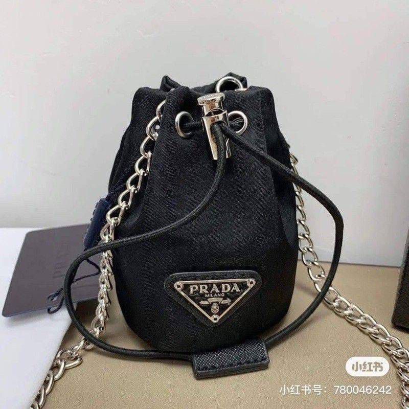 กระเป๋าสะพายข้าง PRADA