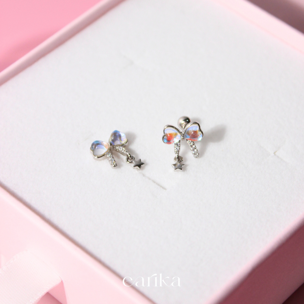 earika.earrings - hologram falling ribbon piercing จิวเม็ดกลมรูปโบว์สีโฮโลแกรม เงินแท้ เหมาะสำหรับคน