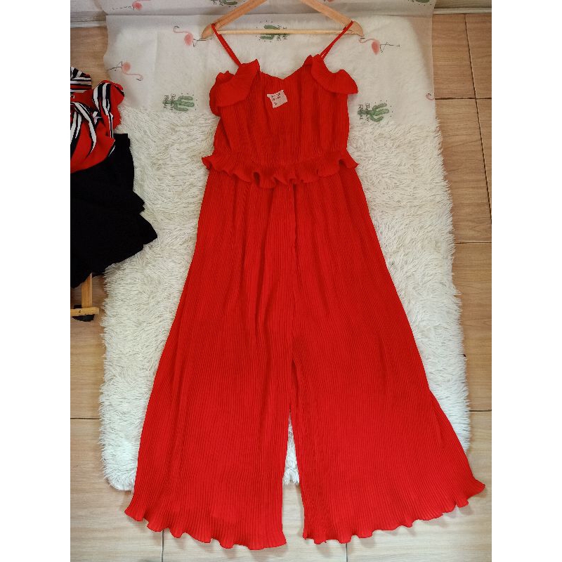 จั๊มสูทขายาวสีแดง Peacebird ชุดอัดพลีต เดรสคริสมาสต์ Christmas dress jumpsuits