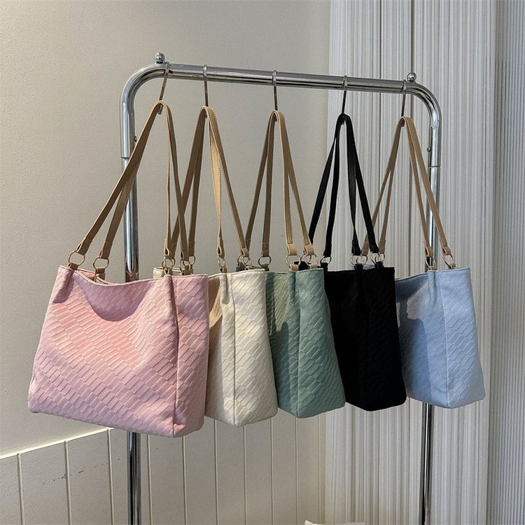 กระเป๋าใบใหญ่สำหรับผู้หญิงสะพายข้างได้ถือได้หนัง pu สีพื้นๆ