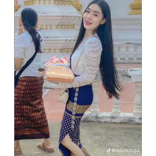 ผ้าถุงสกินนี่พิมพ์ลาย ลายหลุยห์ ทรงผ่า