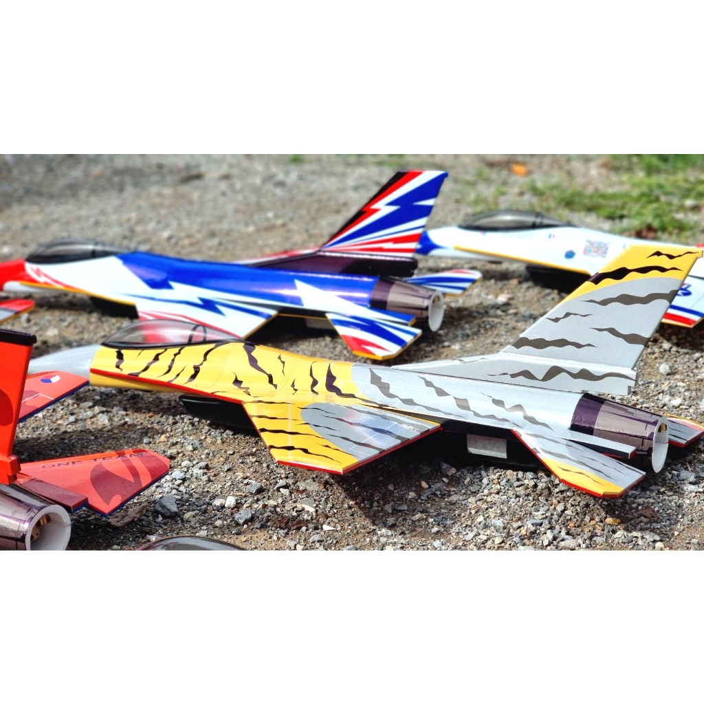 เครื่องบินโฟม+ไม้ F-16 ปีก60Cm ค่ายมิตรนิยม (ไม่รวม แบต รีซีฟ รีโมท เครื่องชาร์จ) เครื่องบินบังคับ R