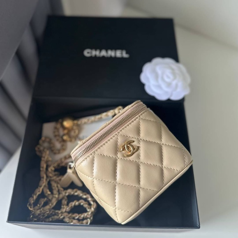 CHANEL MINI VANITY WITH Adjustable chain in lamb ss21 with holo 31*****  *
