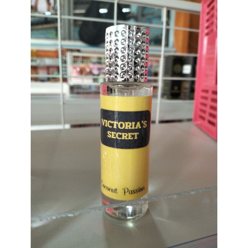 วิตอเรียเหลืองหัวน้ำหอมแท้100%ราคาโรงงานขนาด35มล กลิ่นยอดฮิตขายดีหอมติดทนนาน 8-12ชม มีราคาส่ง มีของแถมทุกออเดอร์