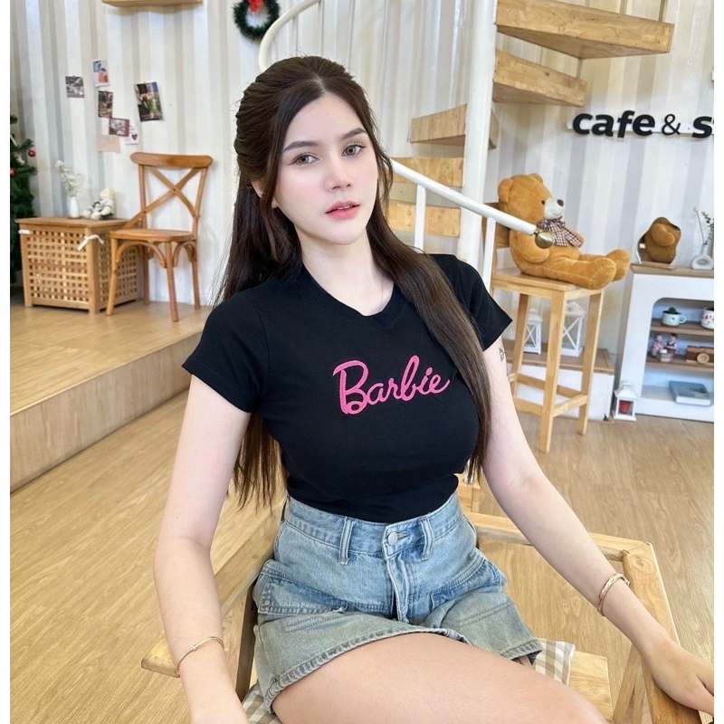 เสื้อยืดรัดรูป คอกลม ปักBarbie #XS,S,M เท่านั้น