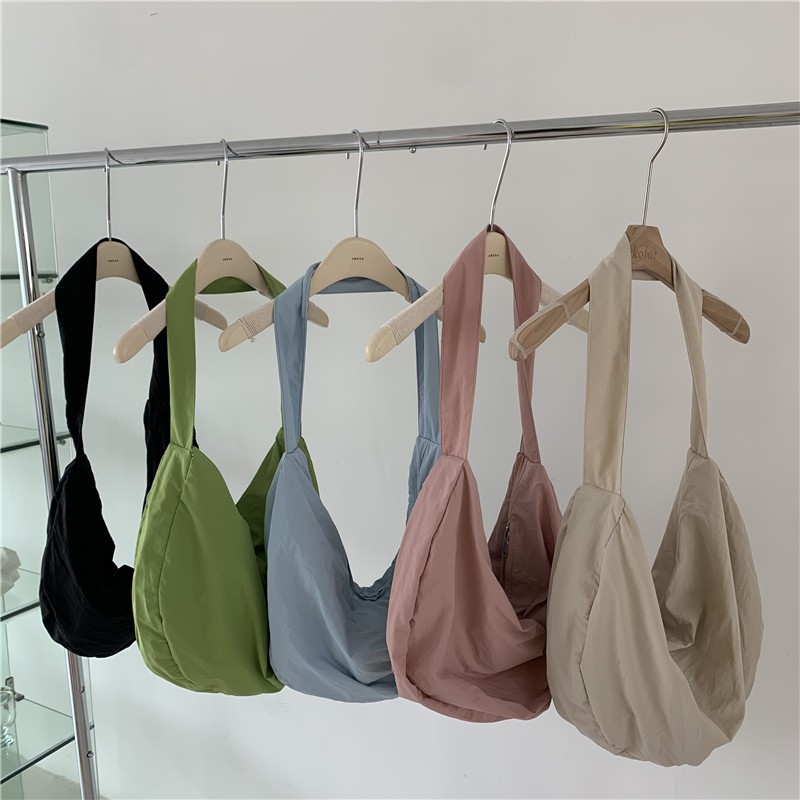 [ใช้2โค้ดส่งฟรี+ลดเพิ่ม] Oversized กระเป๋าผ้าใบใหญ่ทรงhalf Moon งานพรีเมี่ยม 5 สี N007