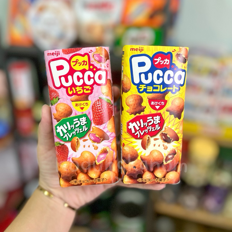Meiji Pucca ขนมอบกรอบ สอดไส้สตรอเบอรี่และช็อกโกแลต Strawberry