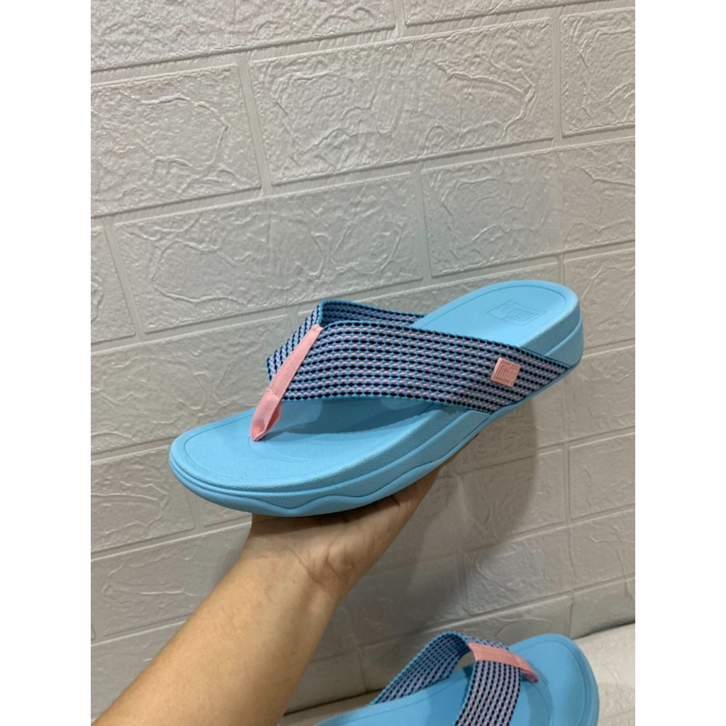รองเท้า Fitflopรองเท้าแตะหูนีบ สำหรับผู้หญิง ลายจุดมาใหม่งานสวย สายเป็นผ้านิ่มใส่สบายใส่แล้วไม่เจ็บเท้ารับรองสินค
