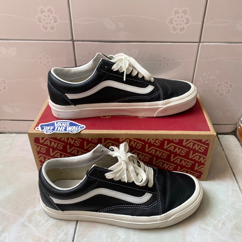 รองเท้าผ้าใบ Vans Old Skool 36 DX มือสอง