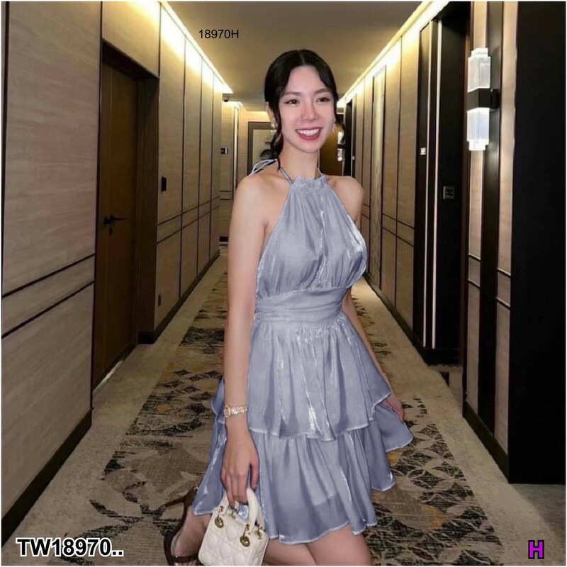 เดรสสั้นคอชิดปรับรูดได้ เอวหลังซิป กระโปรงสองชั้นไม่มีซับใน เนื้อผ้า ผ้าซาตินวิ้งค์