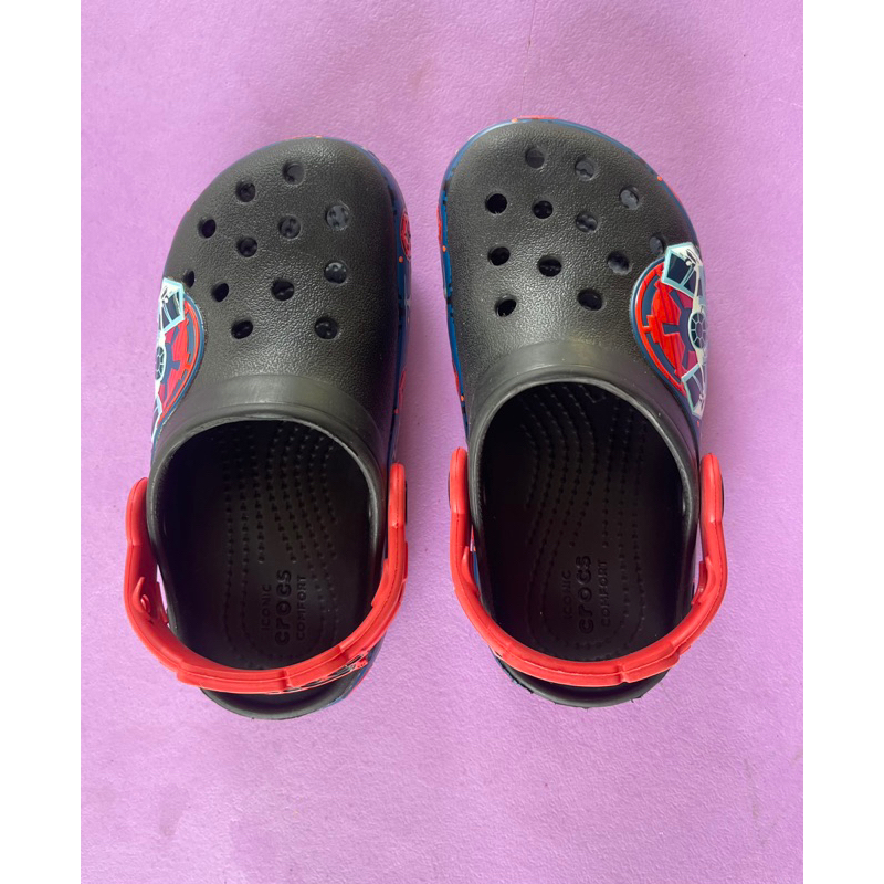 รองเท้าเด็กของ crocs