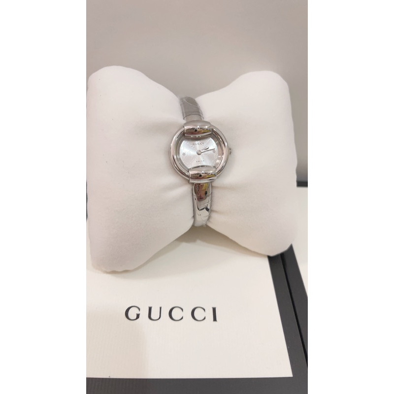พร้อมส่ง 🔥Sale 14799🔥 นาฬิกากำไล Gucci Watch Stainless Steel ลายGG หรูหราสวยเด่น ขนาด 26 mm ใส่แบบกำไล น่ารักมากๆนะแม๊