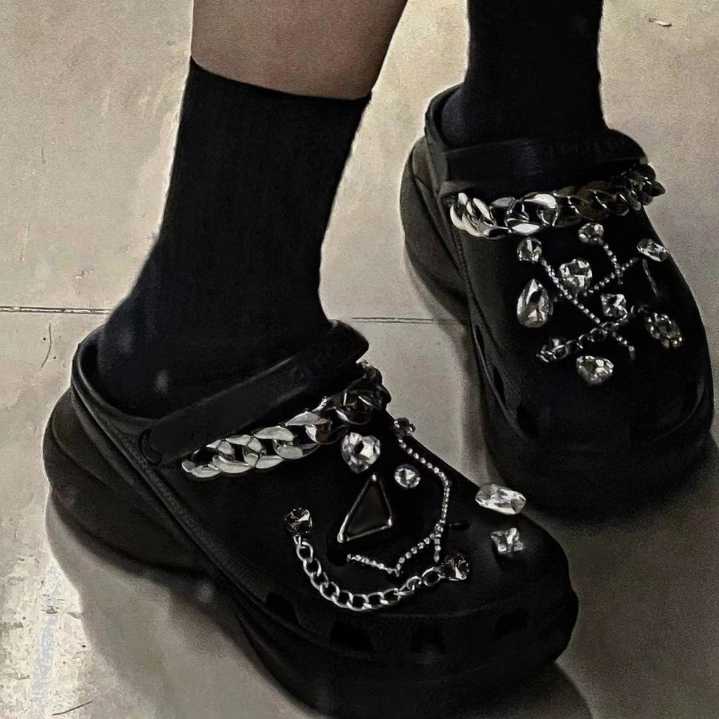 🔥จิ๊บบิทตัวติดรองเท้ามีรู รูปแบบการ์ตูน ตัวติดรองเท้า crocs DIY ตุ๊กตาติดรองเท้า ตกแต่งสวยงาม สไตล์น่ารัก