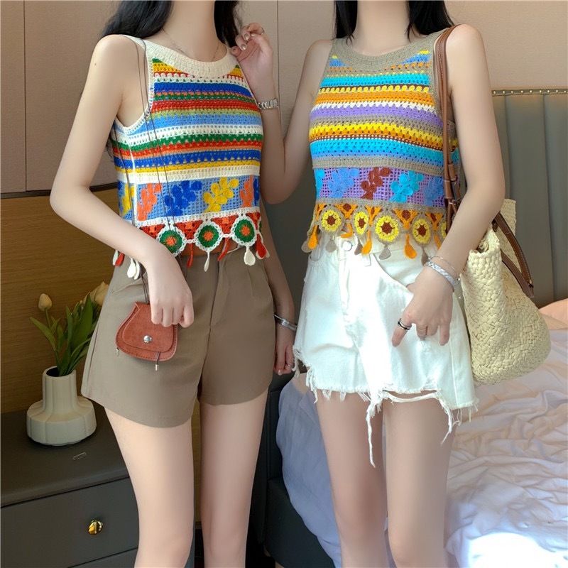 เสื้อถักแฟชั่น ลวดลายสวยงาม เนื้อผ้าเป็นผ้าไหมพรม นุ่ม ไม่ระคายเคือง แต่งชายดอกไม้ตุงติ้งน่ารักๆ