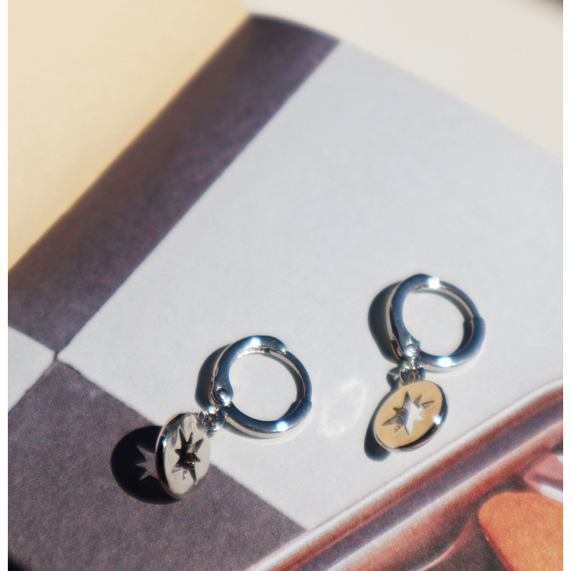 ต่างหู ivowly- Gotcha hoop silver earring ต่างหูห่วงสีเงิน