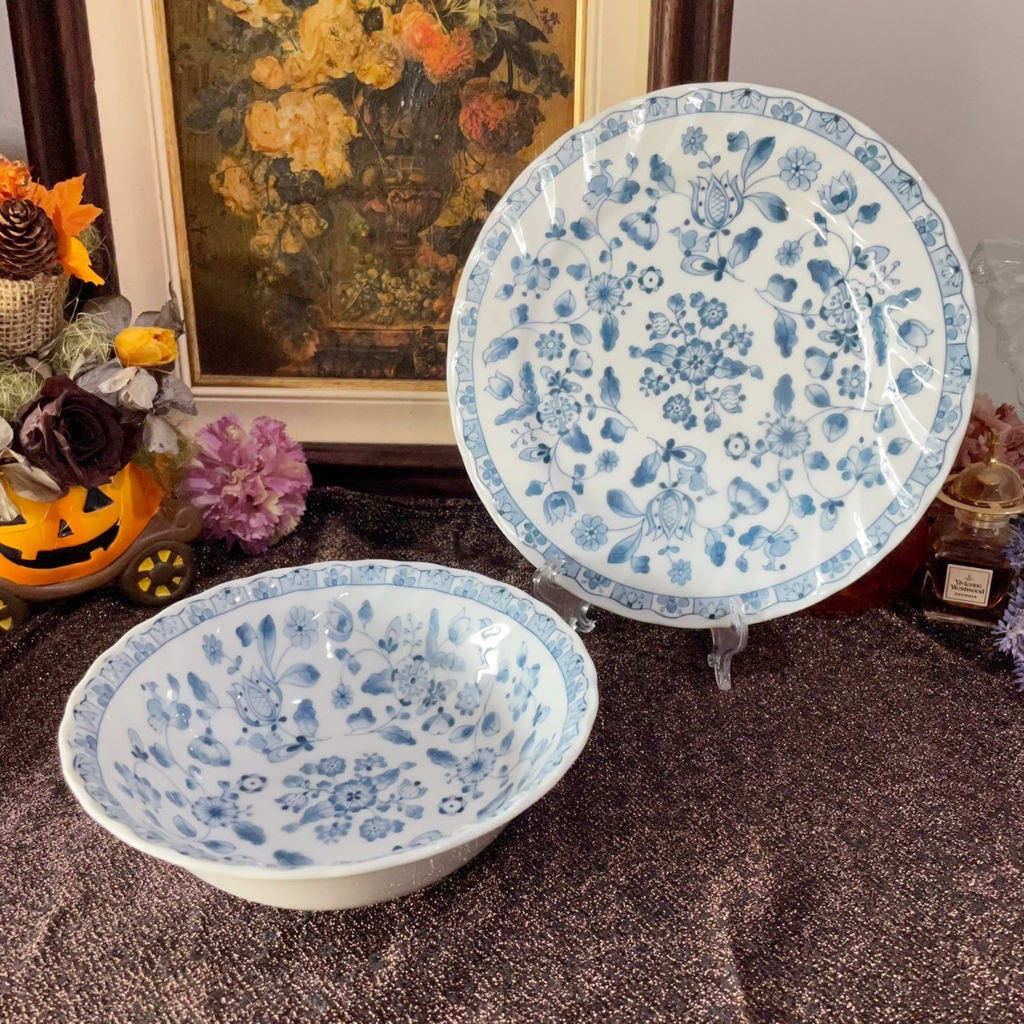 ถ้วย / จาน  Blue and White ลายสวยงามค่ะ ขนาด ถ้วย W 18.5 cm  H 6.5 cm  จาน W 23.5 cm  H 2 cm