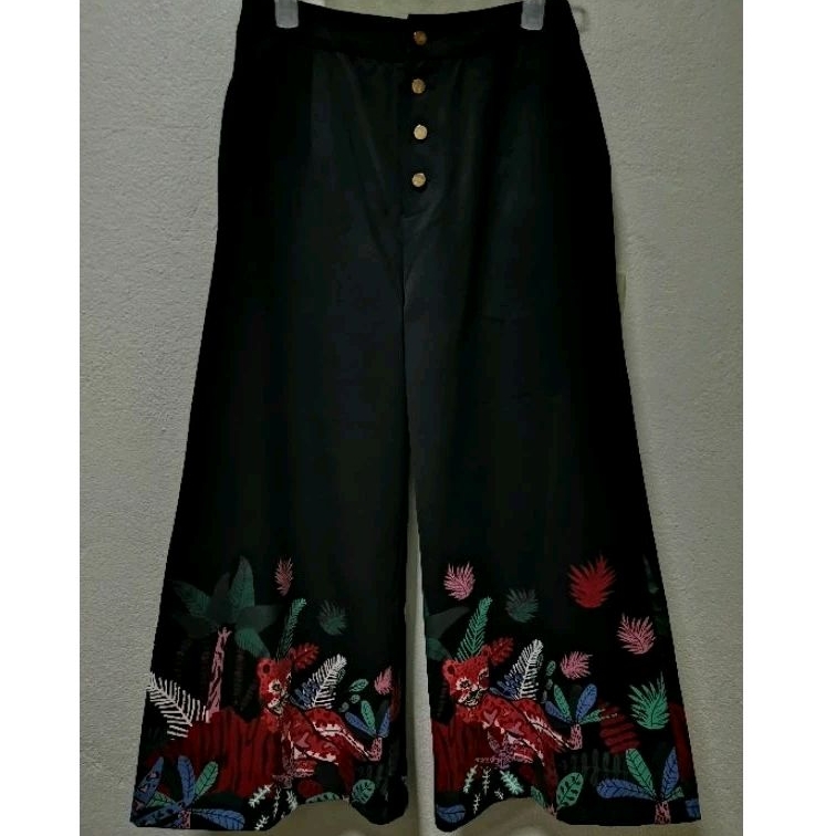 LYNAROUND​ กางเกงขากว้าง​  5  ส่วน