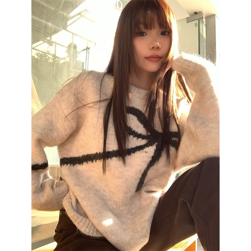 Melinda sweater top with bow เสื้อ สเว็ตเตอร์กันหนาว ปักลายโบว์ น่ารัก สินค้าพร้อมส่ง