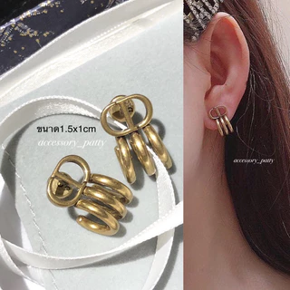 💛ต่างหูCd รุ่นD17 tri-line earrings สีแอนทีคค่ะ รุ่นนี้ใส่สวยมส่ง่ายเข้าได้ทุกลุคค่ะ หยิบใช้ได้บ่อยค่ะ