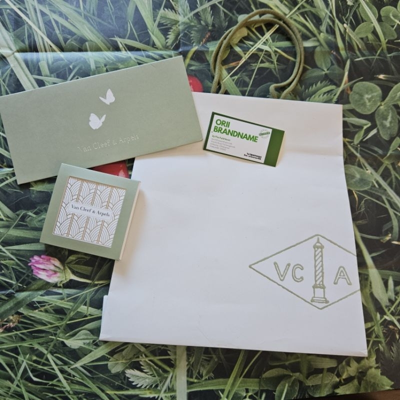 อุปกรณ์ Van Cleef & Arpels ของแท้ทั้งเซ็ต