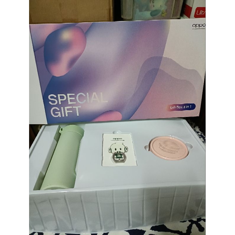 Box set Oppo Spacial Giftในกล่องมี กระบอกน้ำ, แหวนรองนิ้ว, ลำโพงบลูทูธ