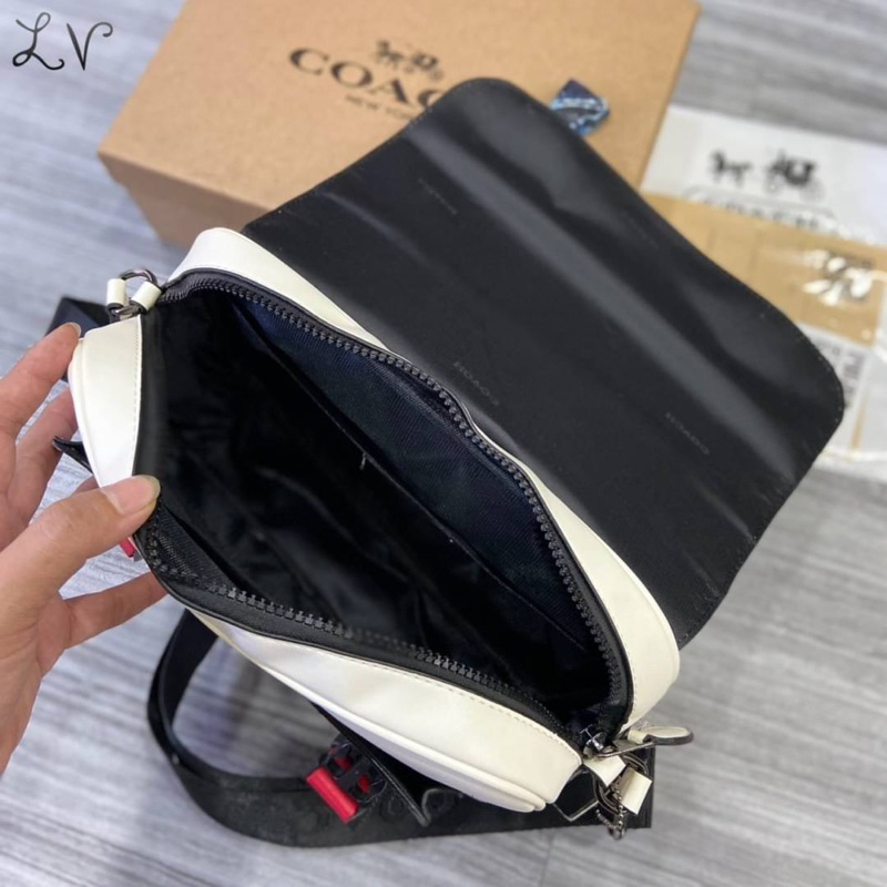 ใหม่c.C กระเป๋าสะพายข้างขนาด10นิ้ว สินค้าสวยตรงปกพร้อมส่ง 13สี อุปกรณ์ครบกล่องถุงผ้าใบเสร็จ