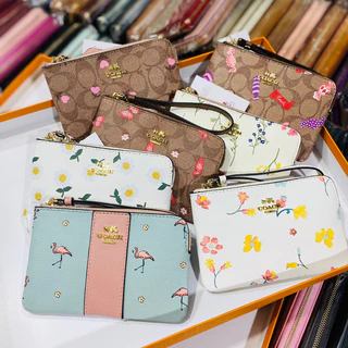 กระเป๋าของมือcoach ลายสวยสวย มาใหม่ สินค้าใส่ง่าย งานเกรดเอ สินค้ามีถุงผ้ากาด Size 6.5cm