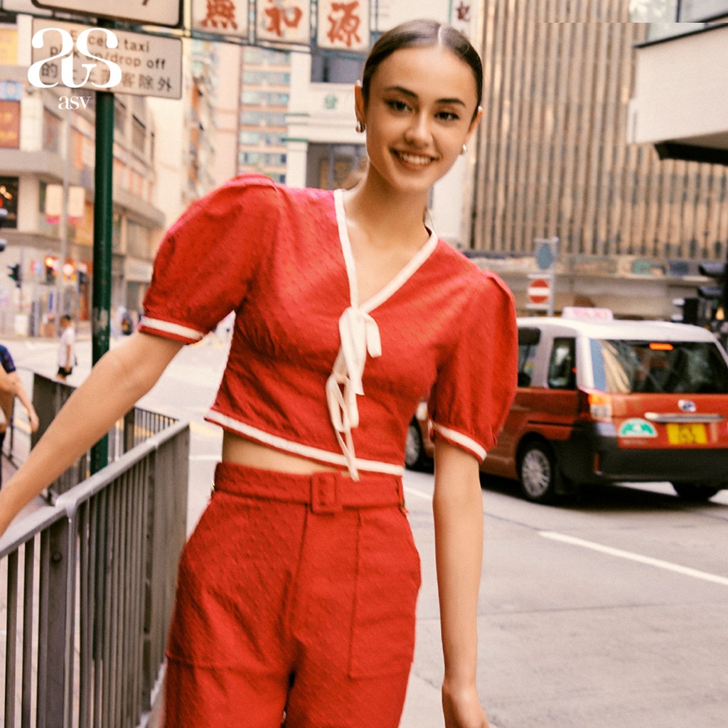 [asv rs24] Merely Puff Sleeve Blouse เสื้อผู้หญิง ทรงครอป คอวี แขนสั้นพอง คอแต่งโบว์และเทปปีเก้ ผ้าคอตตอนปักลายจุด