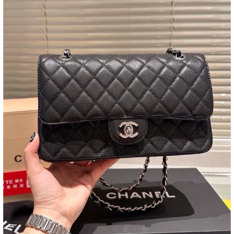 กระเป๋าสะพายผู้หญิง ตรงปก % New กระเป๋า ขนาด 25 cm. อะไหล่เงิน งานเกรด : Hi-End งานสวยเป๊ะปังมาก