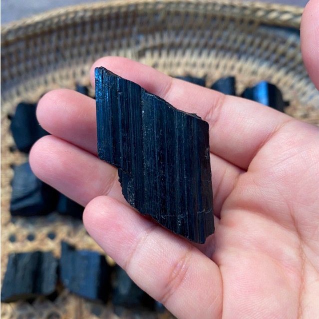 ‼️พร้อมส่งใน🇹🇭‼️Black tourmaline  แบล็คทัวร์มาลีน ช่วยเปลี่ยนพลังงานลบเป็นพลังงานบวก ช่วยปกป้องคุ้มครองจากคุณไสย์ มนต์ดำ