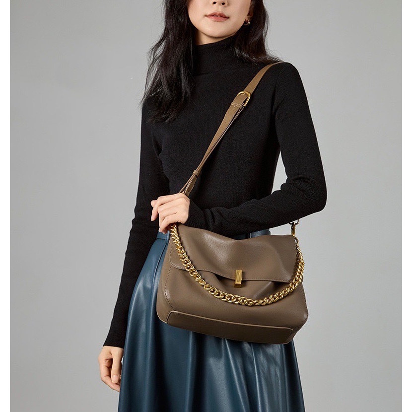 แจกส่วนลด 30% ทั้งเดือน เก็บโค้ดหน้าแรก เหลือ 1323 บาท : GLAM VARAN หนังวัวแท้