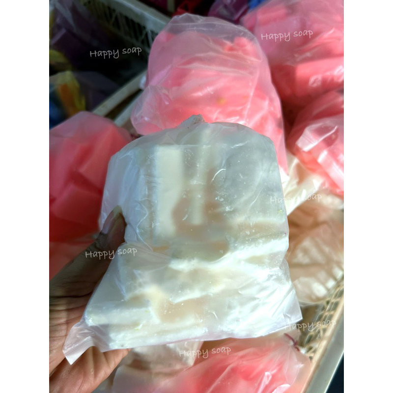 เศษสบู่กลูต้านมข้าว30บ (ถุงตีฟอง1ใบ)