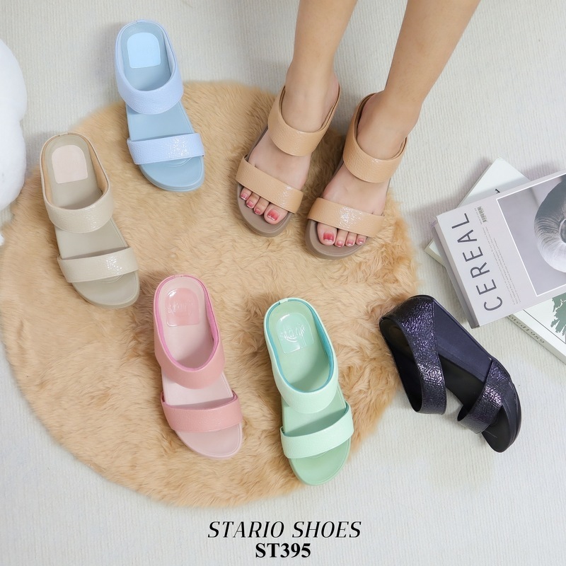 Softchu รุ่น ST395 รองเท้าสุขภาพดีเทลหน้าสวมสายคาดสีพาสเทล หนังพียูนิ่มมาก ความสูง 2.5 นิ้ว