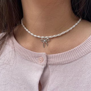 สร้อยคอลูกปัดไข่มุกทรวงรวงข้าวพร้อมจี้โบว์สีเงิน (พร้อมส่ง)