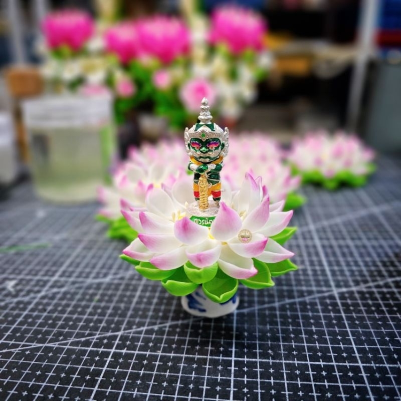 ฐานบัวรองพระ 1 นิ้ว พร้อมฐานรองพาน งานดินปั้น สำหรับวางองค์พระและสิ่งศักดิ์สิทธิ์องค์เล็กๆได้ค่ะ