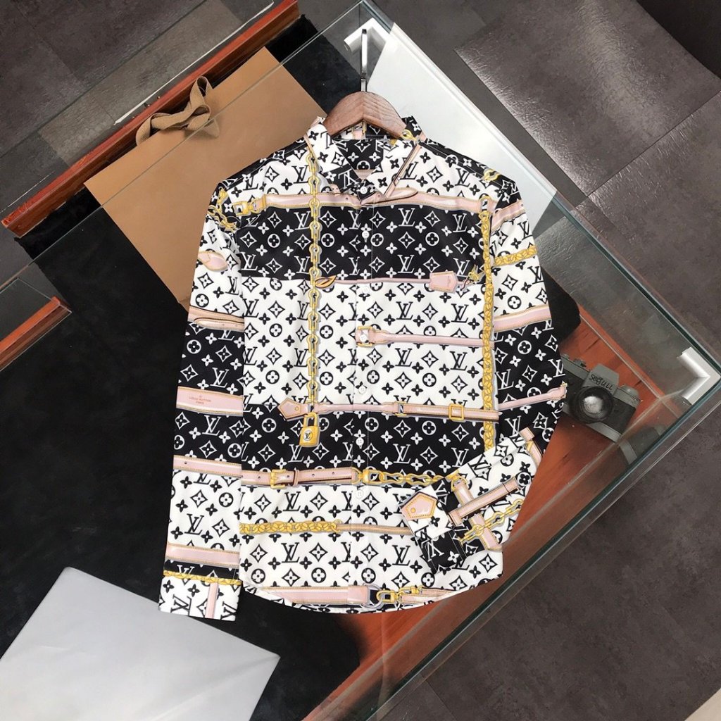 เสื้อเชิ้ตแขนยาวสีขาวใส่ได้ทั้งผู้หญิงและผู้ชายแบรนด์LV ลวดลายป้ายLV ทรงสวยเข้ารูป รหัสLV01