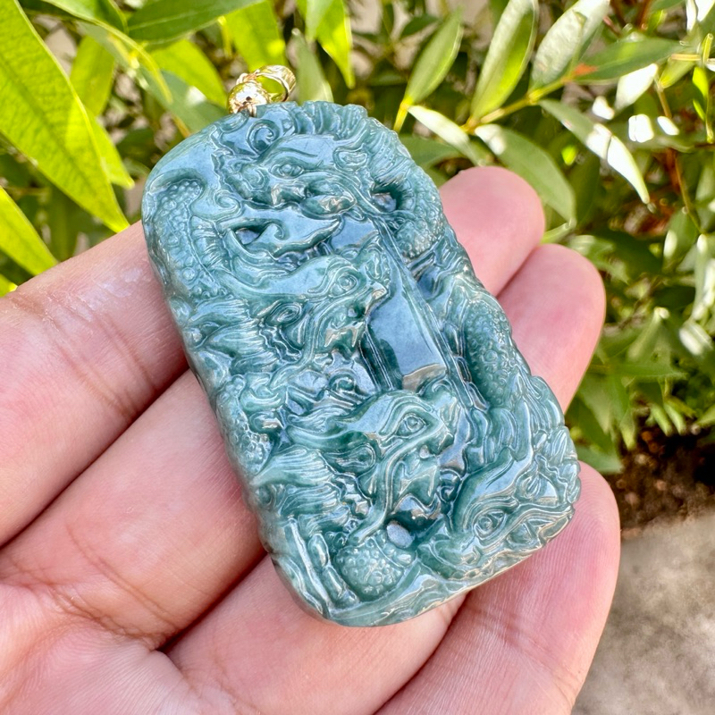 PDJA-9D-BL จี้หยกแกะลายมังกร จี้หยกมังกรเก้าตัว(9มังกร) หยกแท้ Jadeite A พร้อมเชือกร่มสำหรับร้อยขึ้นคอ