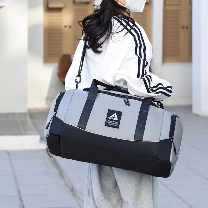 ADIDASคุณภาพสูงกระเป๋าเดินทางความจุขนาดใหญ่เทรนด์ใหม่ชายและหญิงฟิตเนสกระเป๋าเดินทางน้ำหนักเบา