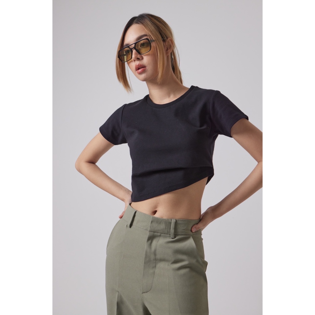 Wearly apparel - Maisie Petite Tee [ เสื้อครอปจับจีบข้าง ทรงสวย ใส่สบาย ไม่โป๊ ]