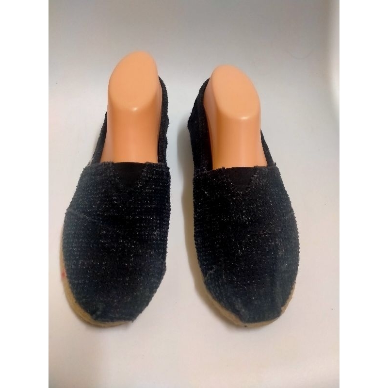 TOMS ส่งต่อรองเท้ามือสอง